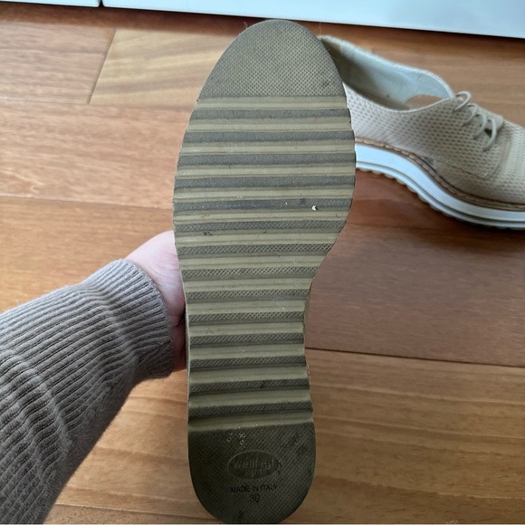 Summit Size 9 White and Tan Cut-Out Platform Sandals/Sneakers - Picture 4 of 4